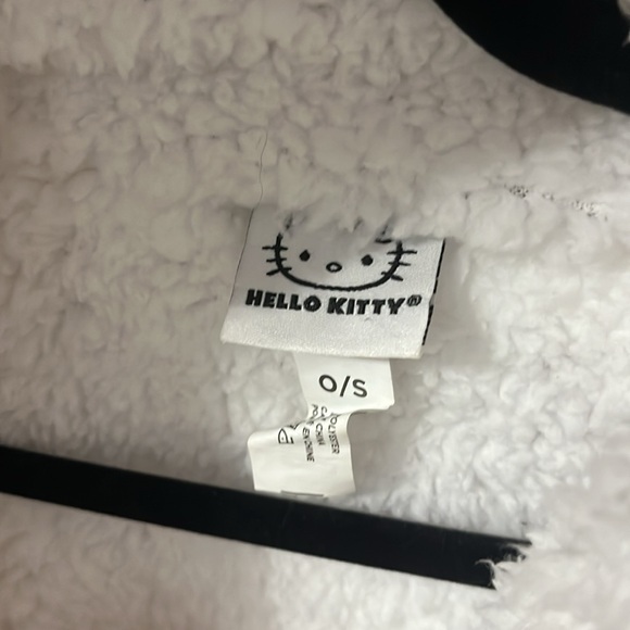 Hello Kitty Pullover Hoodie Robe - Picture 5 of 6